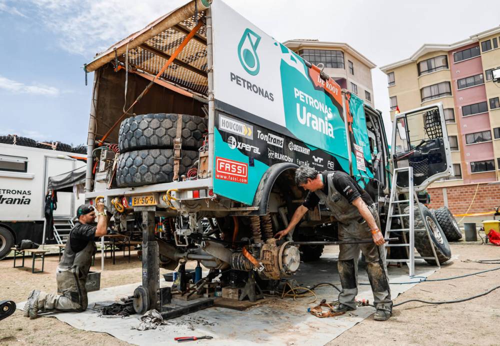 IVECO llega al descanso del Dakar 2018 en el podio de la general